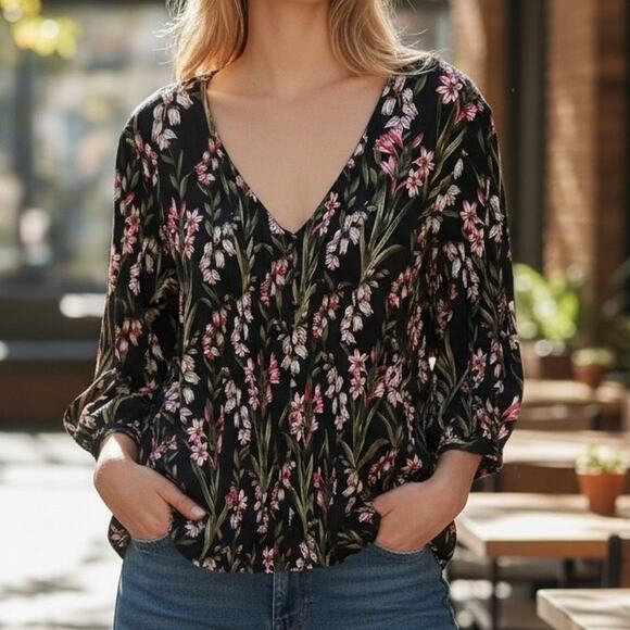 Karl Lagerfeld Floral Top Size 2X Knit V-Neck - Picture 1 of 9